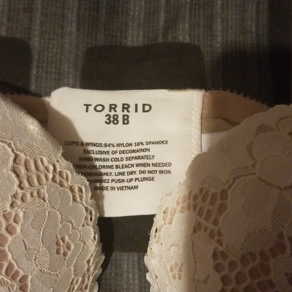 Torrid white lace nude bra - Picture 4 of 6